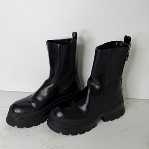 Zara chunky Chelsea Boots women’s size 8
